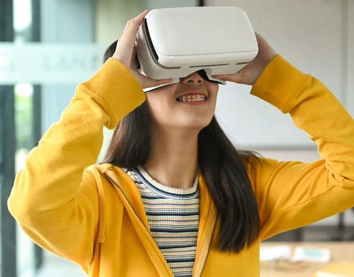 A learner wearing a VR headset